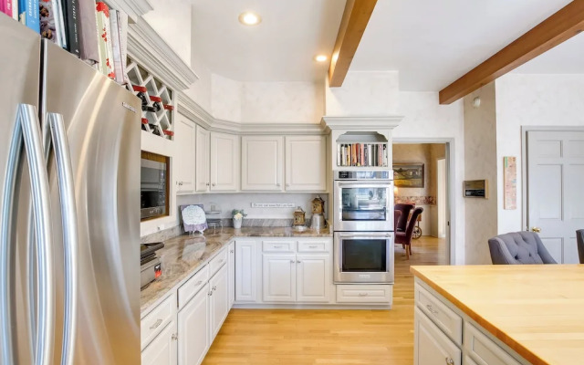 Spacious & Secluded Madison Home Near Dtwn!