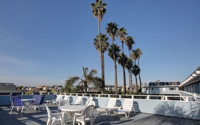 Newport Channel Inn - Near Huntington State Beach