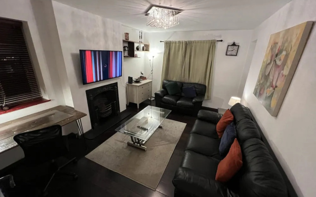 Specious 2 x Double Bedroom Flat in London E18