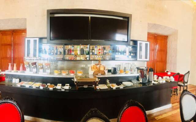 SureStay Plus Hotel by Best Western Tierra Sur Colonial