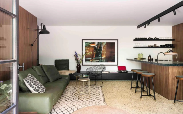 Loft Living Garden Suite