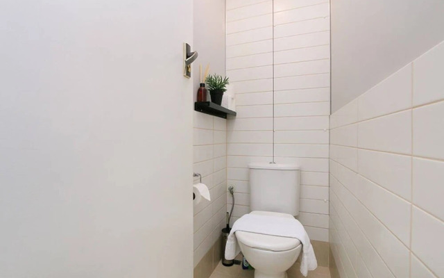 Sophisticated 2 Bedroom Apartment Close To CBD