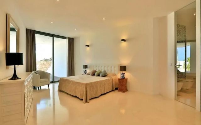 Modern Holiday Home With Vast Terracing