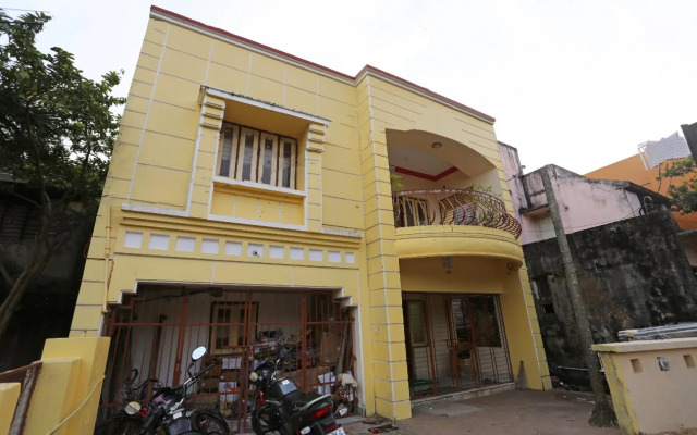 OYO 19323 Shiv Sai Guest House
