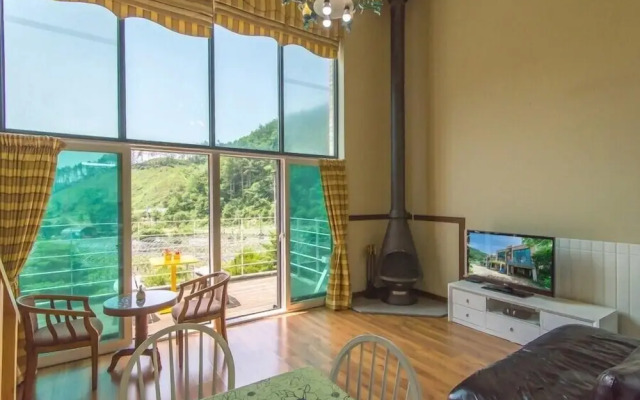 Sunny Junny Pension