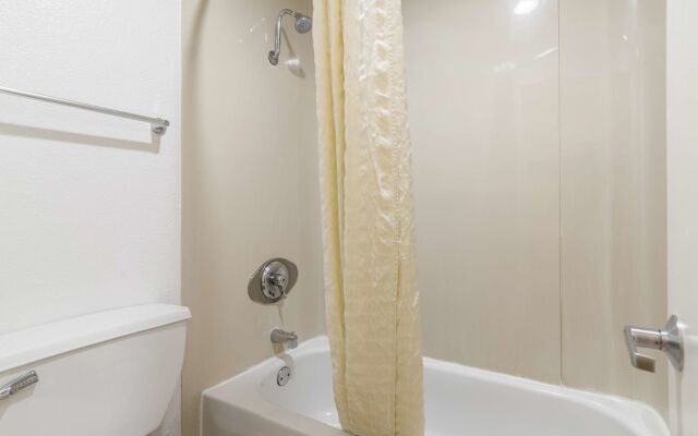 Motel 6 Riverside, CA - UCR East