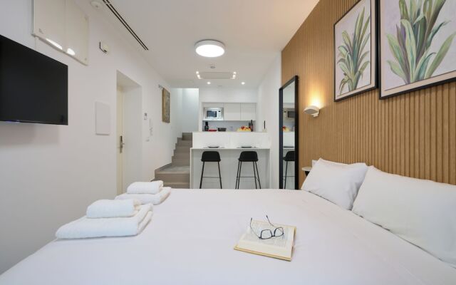 Naranjas y Limones, by Homing U