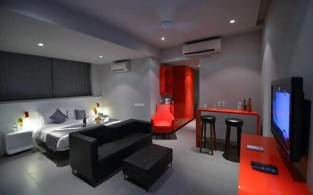 SinQ Party Hotel