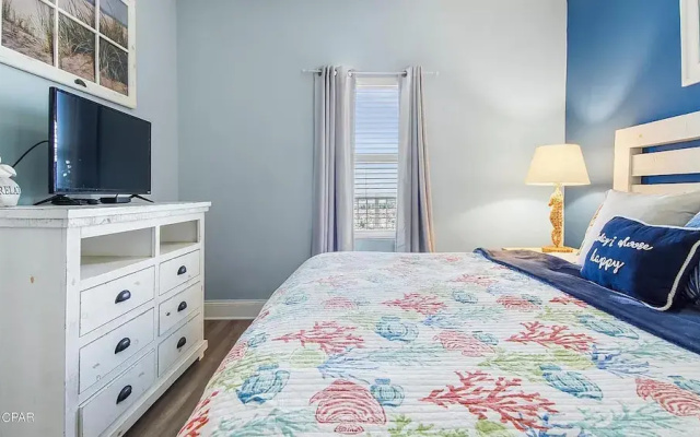 Laketown Wharf 927