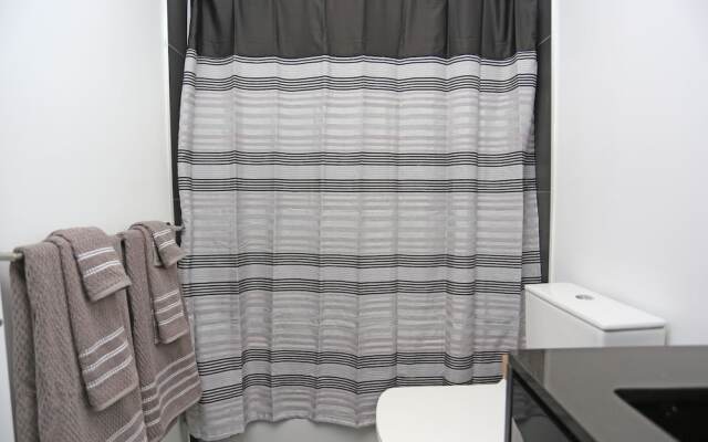 Marvelous 2 Bdrm in Downtown Toronto