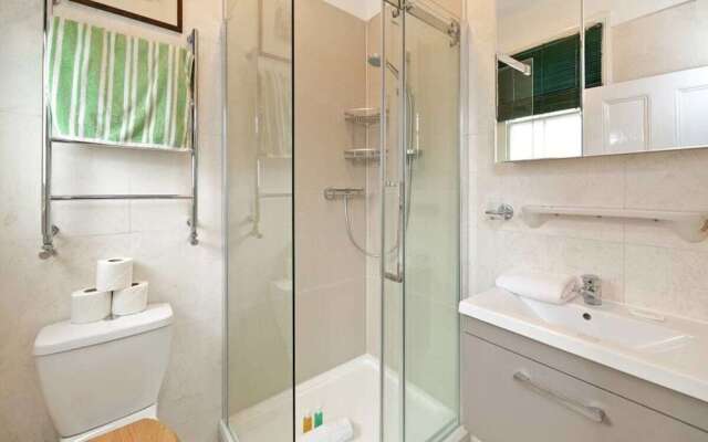 Special Offer- 5 bed Victorian in Zone2