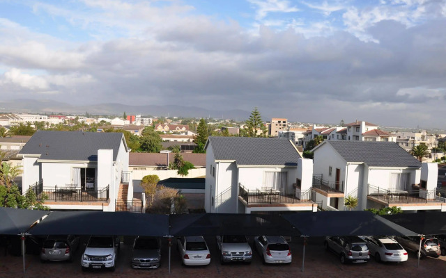 Table View Villas