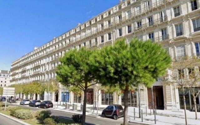 Studio Facing The Sea In Downtown Marseille