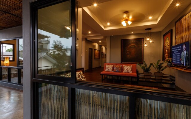 Hostel One Art & Gallery