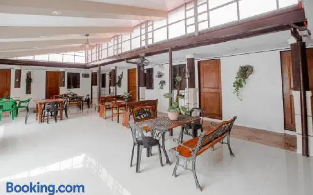 OYO 741 Sierra Travellers Inn