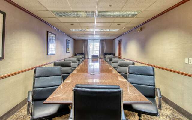 Comfort Suites Milwaukee Airport