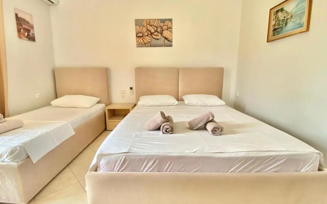 Foti Rooms