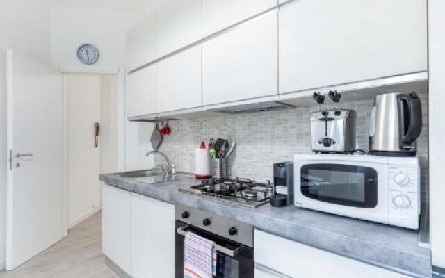 Piazza De Angeli M1 Comfortable Flat with Balcony