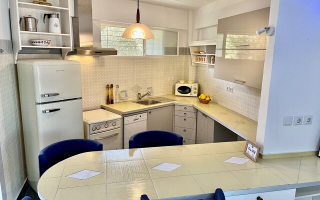 Stunning View Seaside 1-bed Apartment in Saronida