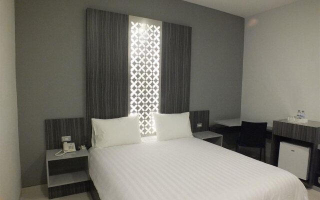 Studio Inn & Suites