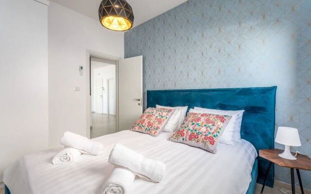 luxury garden apartment heated pool