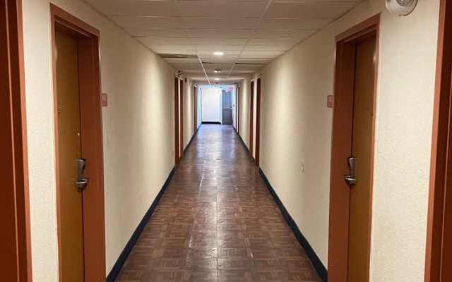 Metro Inn & Suites