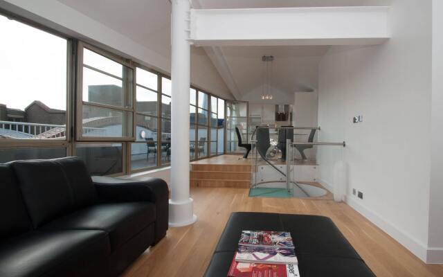 Veeve  Penthouse with Roof Terrace London Bridge