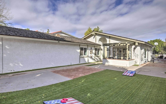 Sun Deck, Hot Tub & Kayak: Lakefront Tempe House