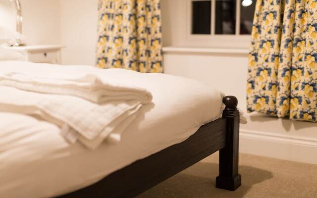The Holford Arms - Campground