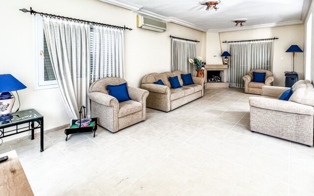 Fantastic Villa with Private Beach in Girne
