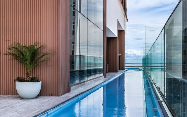 Lush Apartment Ocean View