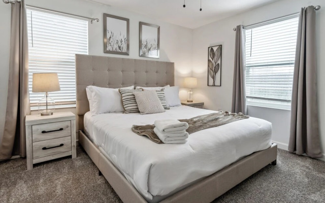 Storey Lake 10br Lakeview Home 4165