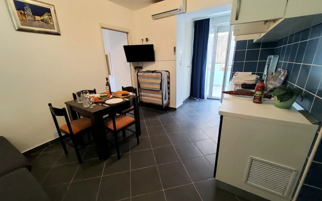 Charming Apartment 3 Sleeps 4 Guests