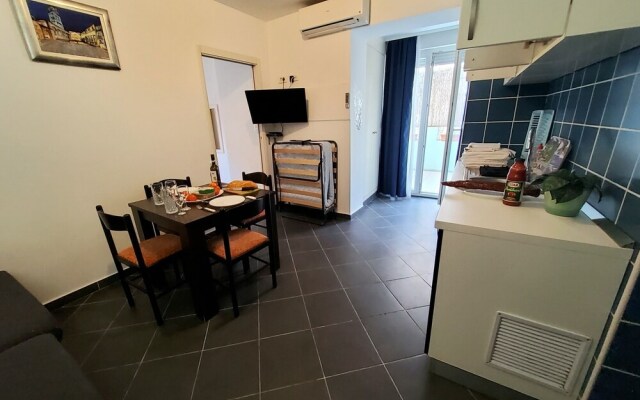 Charming Apartment 3 Sleeps 4 Guests