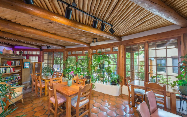Inn on La Loma Plaza