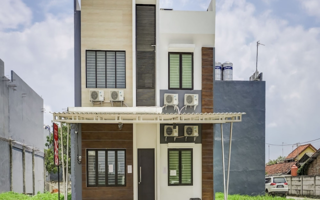 OYO 90940 Guesthouse Colombus G12