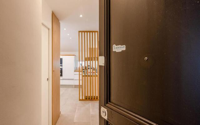 SERRENDY Stylish 2-bedroom apartment 1-minute walk to beaches
