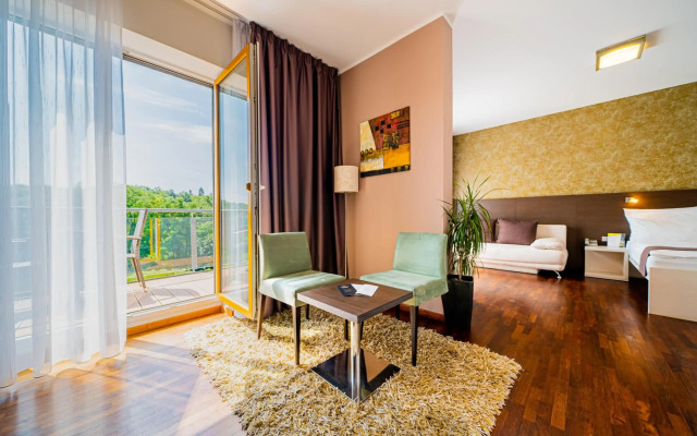 Maximus Resort
