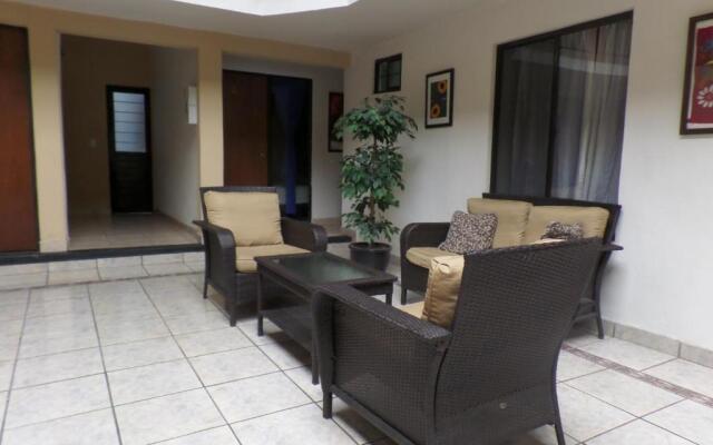 Uke Inn Hotel & Suites