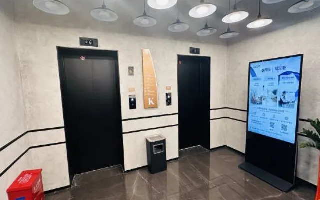 Kyriad Hotel (Zhengzhou Zijingshan Business District Wenmiao Subway Station Store)