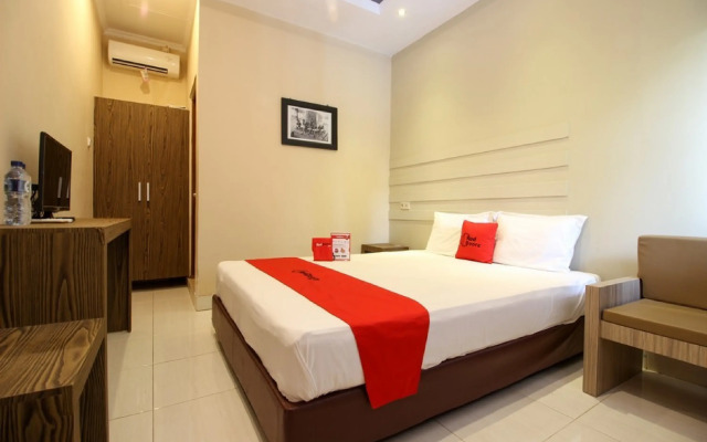 RedDoorz Plus @ Jalan Damai 2