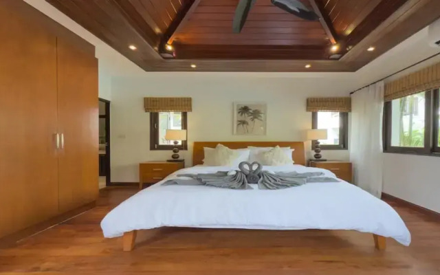 Tropical Poolside Villa SGB4