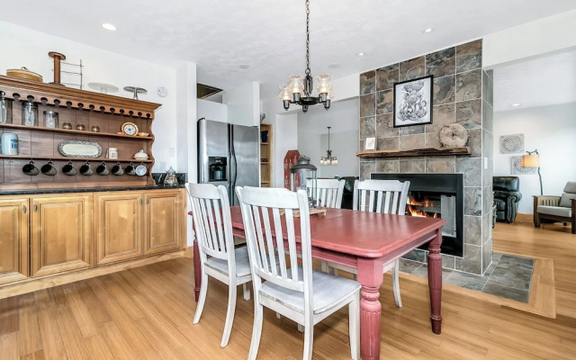 Black Mountain Treehouse