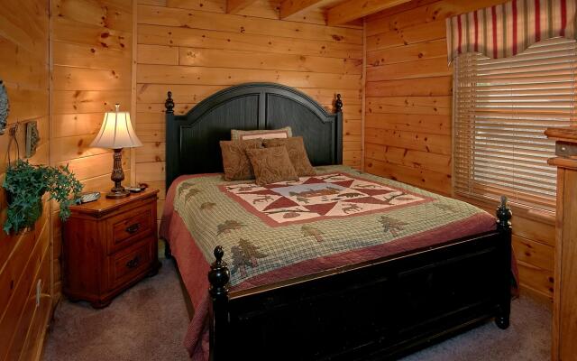 A Mountain View Theater Lodge Holiday home