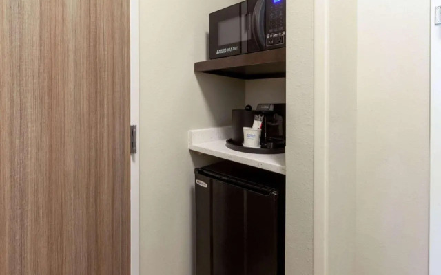 Howard Johnson Hotel - Middletown