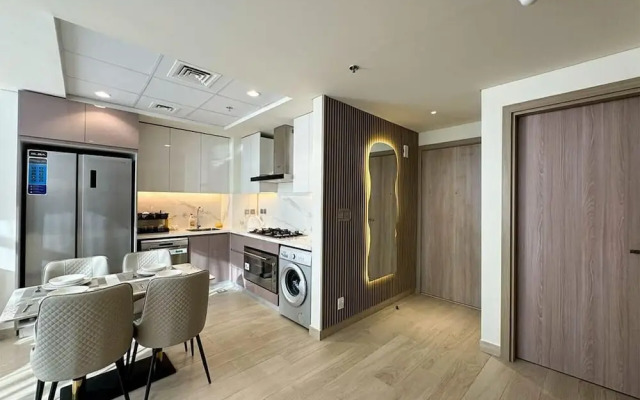 Spacious 3BR in Azizi Riviera by Bespoke