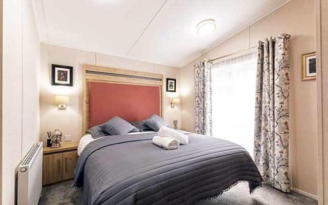 Bluebell Lodge with Hot Tub