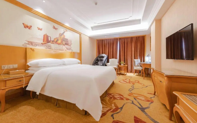 Venus Hotel Gongming Rainbow