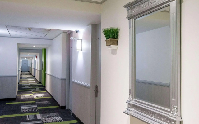 Quality Inn and Suites Brossard