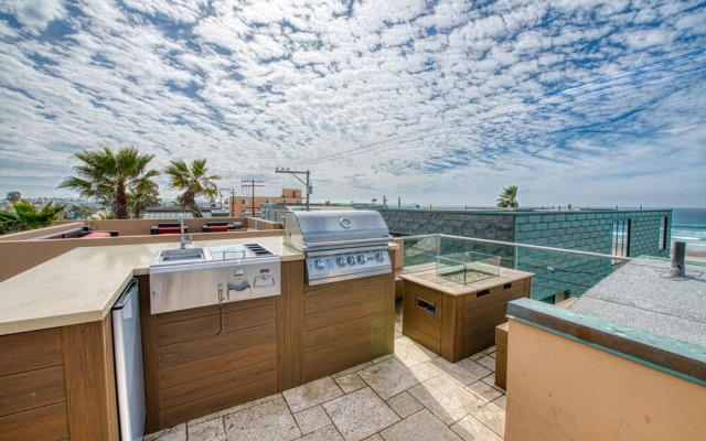 Manhattan Townhome #722
